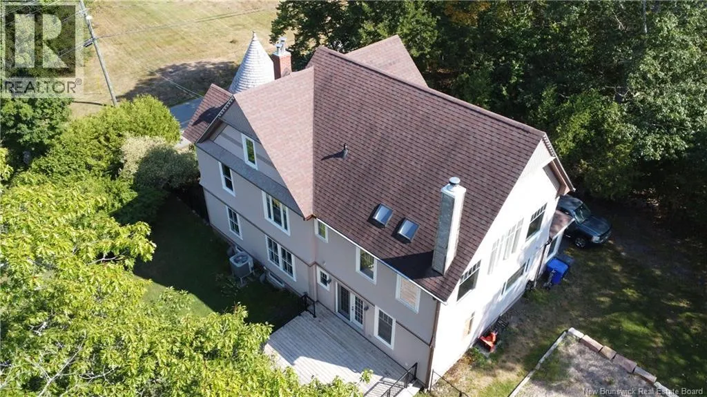 32 Campbell Hill Road
