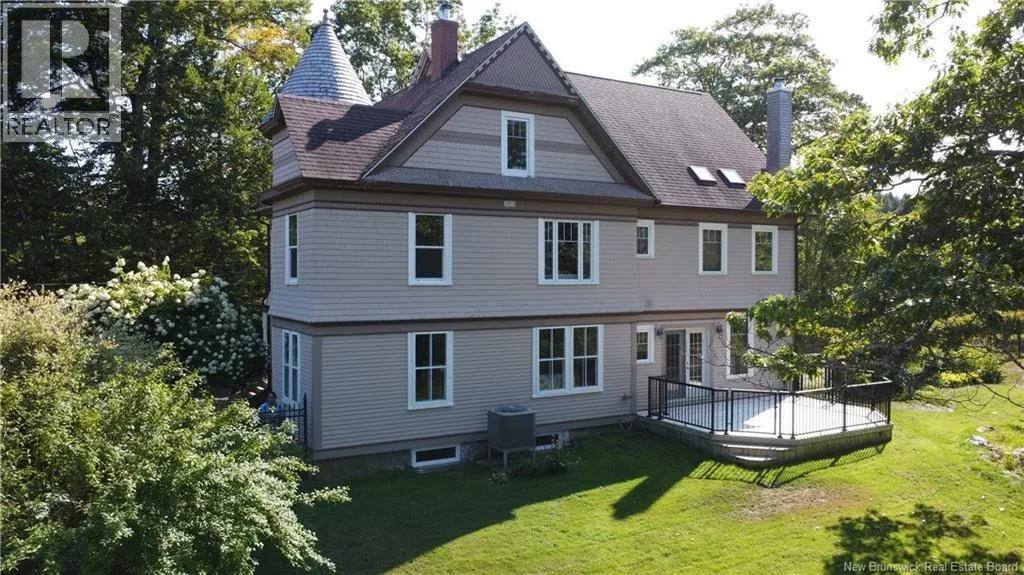 32 Campbell Hill Road