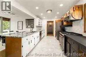 8 Fairway Boulevard