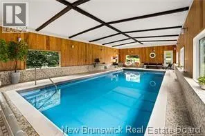 8 Fairway Boulevard