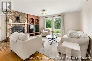 8 Fairway Boulevard