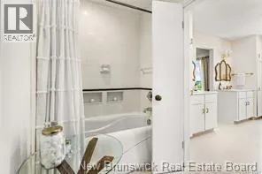 8 Fairway Boulevard