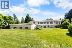 8 Fairway Boulevard