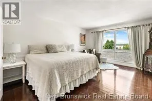 8 Fairway Boulevard