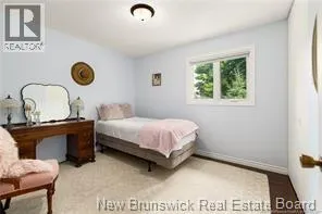 8 Fairway Boulevard