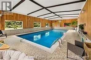 8 Fairway Boulevard