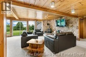8 Fairway Boulevard
