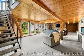8 Fairway Boulevard