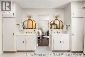 8 Fairway Boulevard