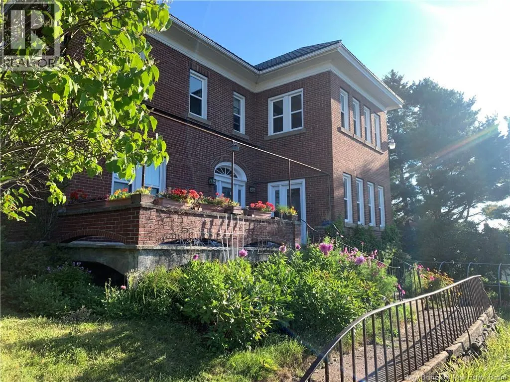 157 Renfrew
