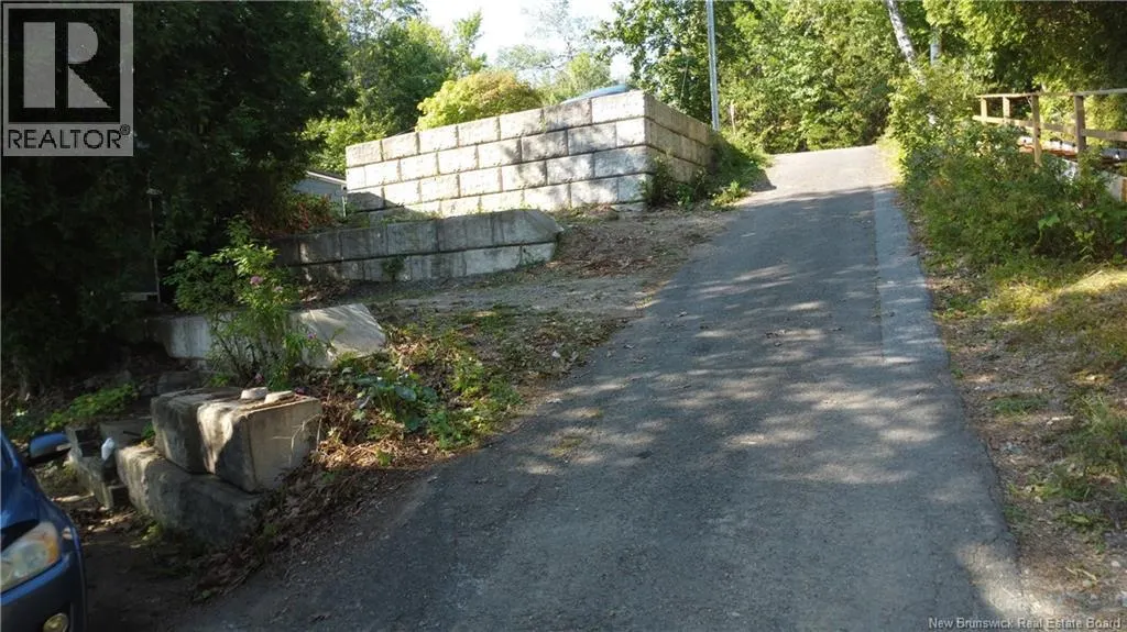 8 Irvin Lane