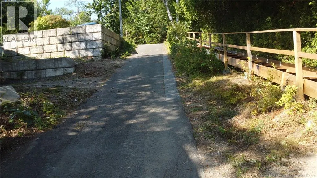 8 Irvin Lane