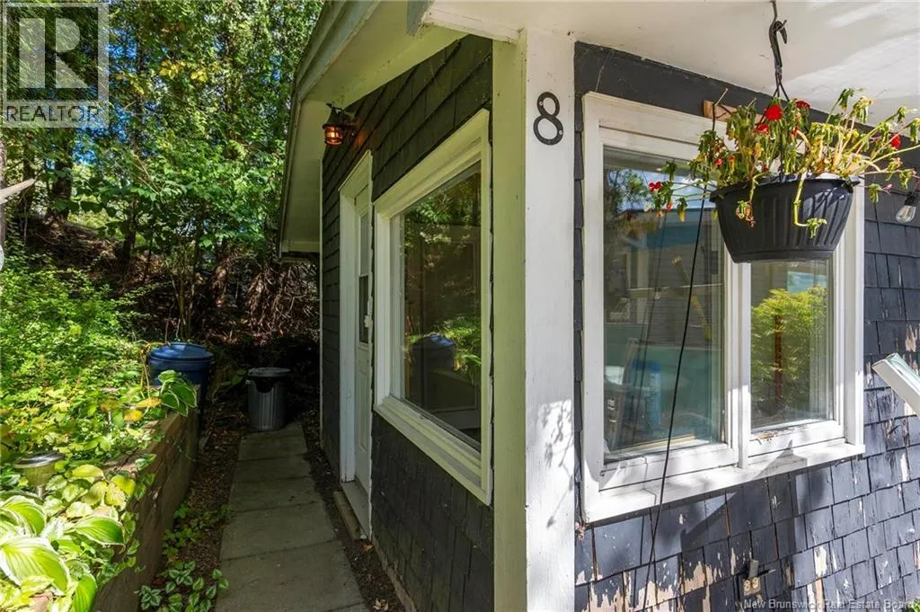 8 Irvin Lane