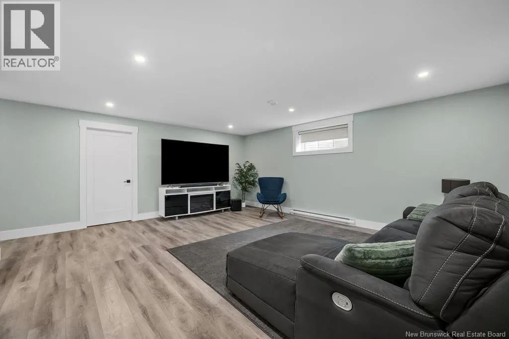 82 Rosebank Crescent