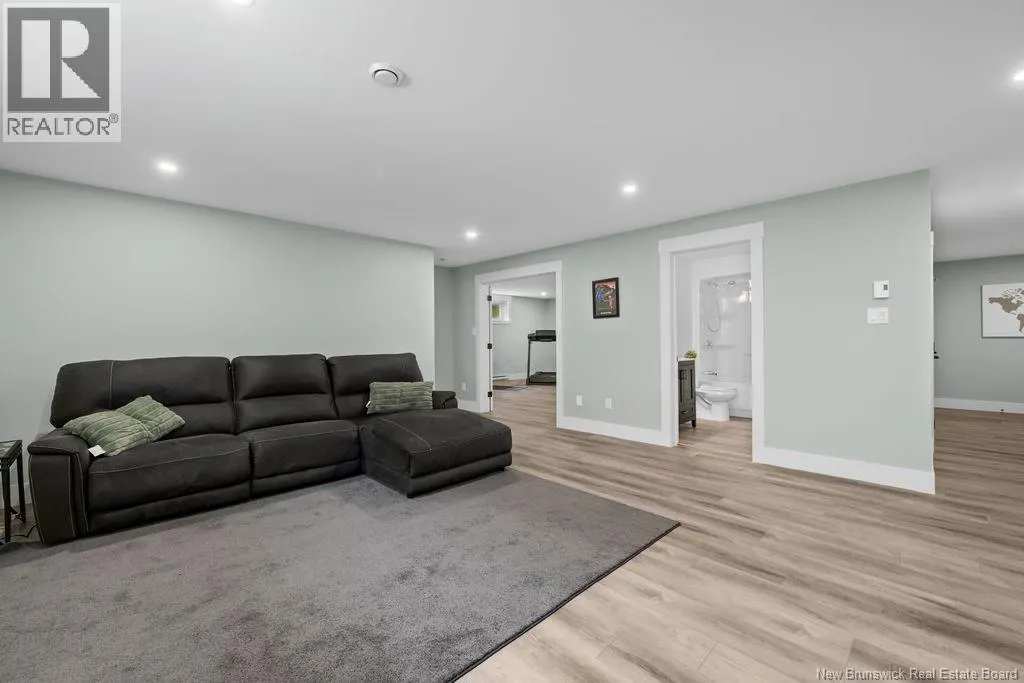 82 Rosebank Crescent