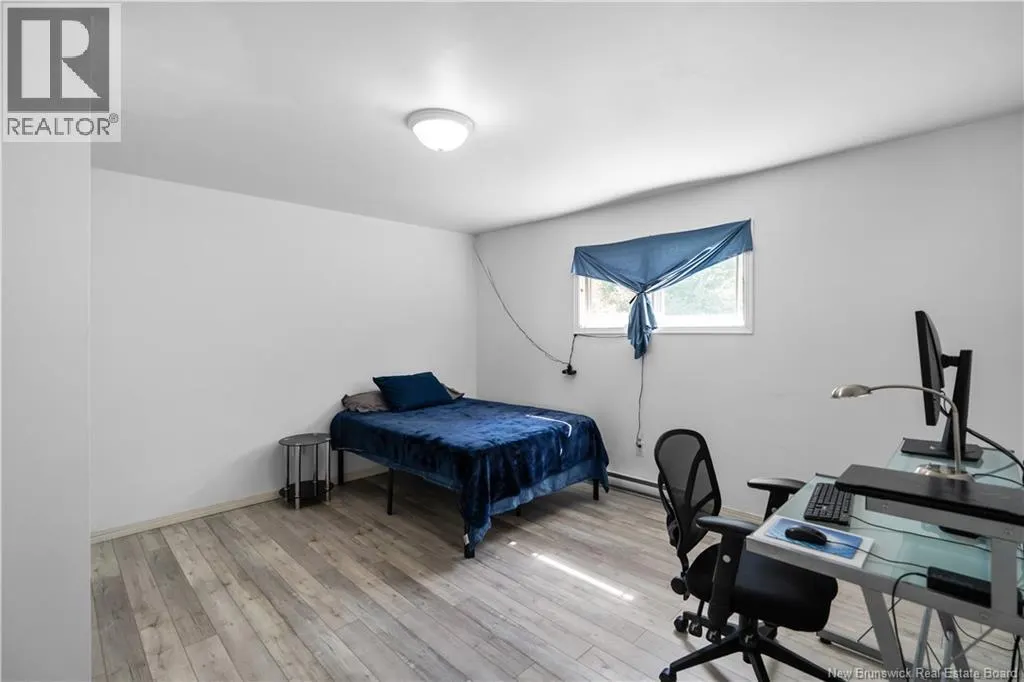 1235 Vanier