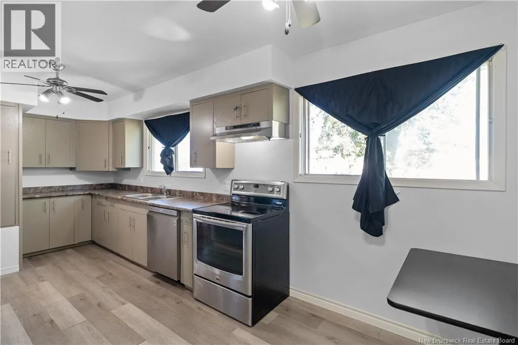 1235 Vanier