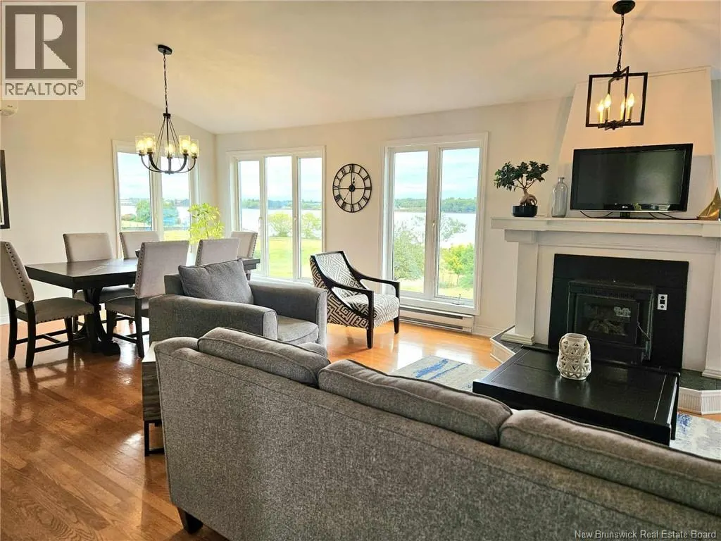 1295 Riverside