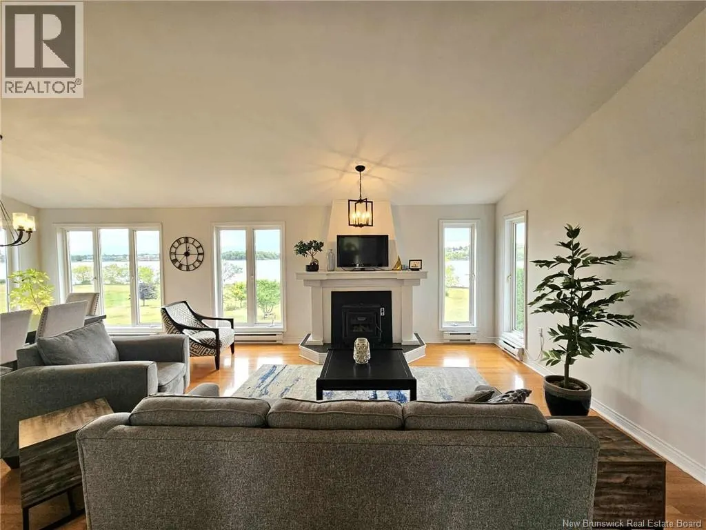 1295 Riverside
