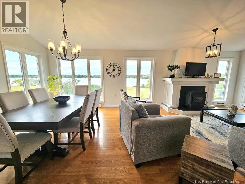 1295 Riverside