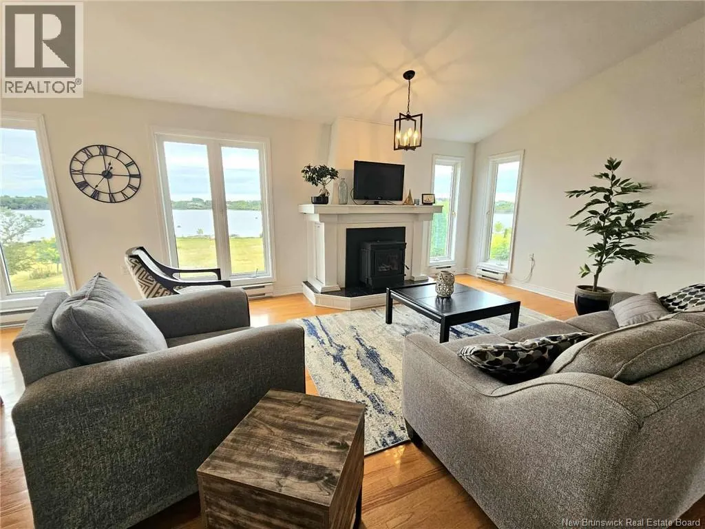1295 Riverside