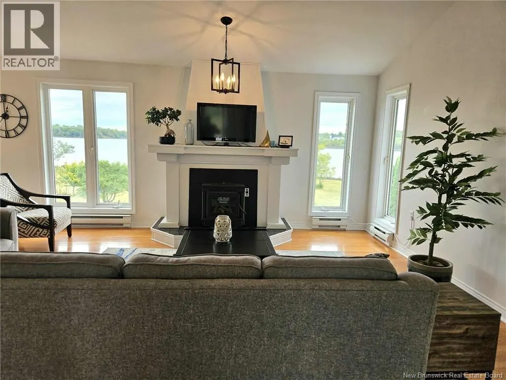 1295 Riverside