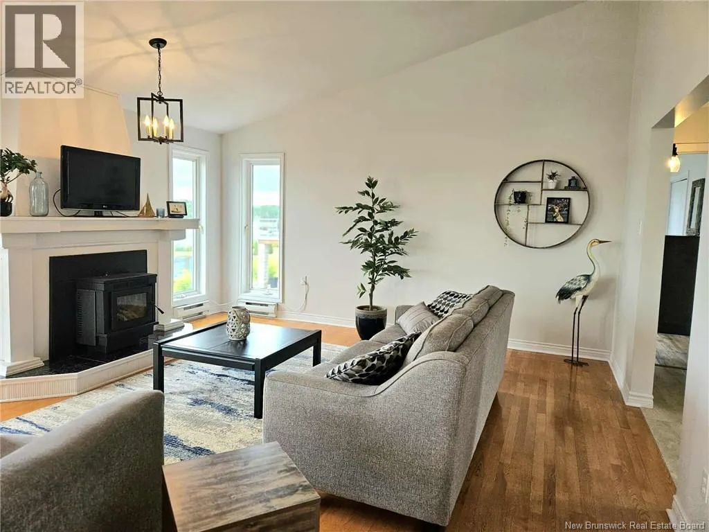 1295 Riverside