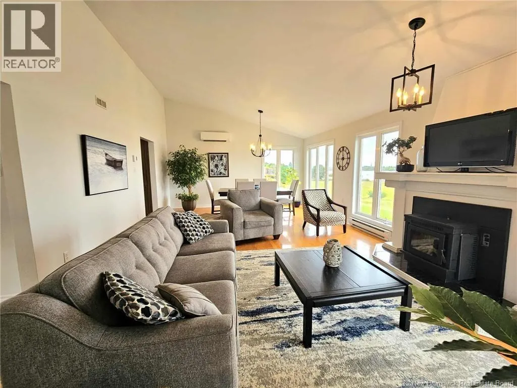 1295 Riverside