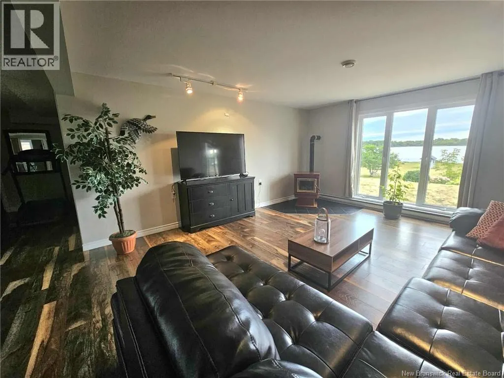 1295 Riverside