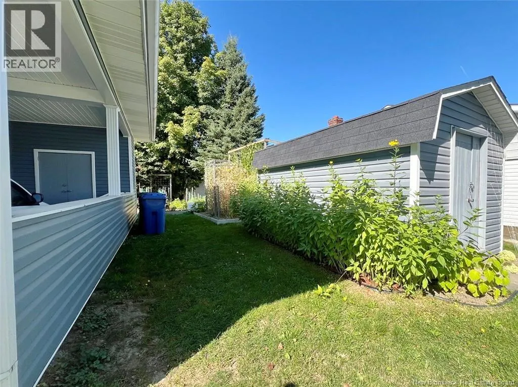 8 Léonard Street