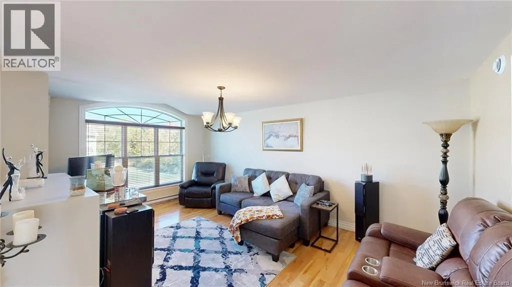 32 Macauley Avenue