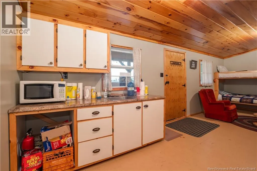 2152 Route 885
