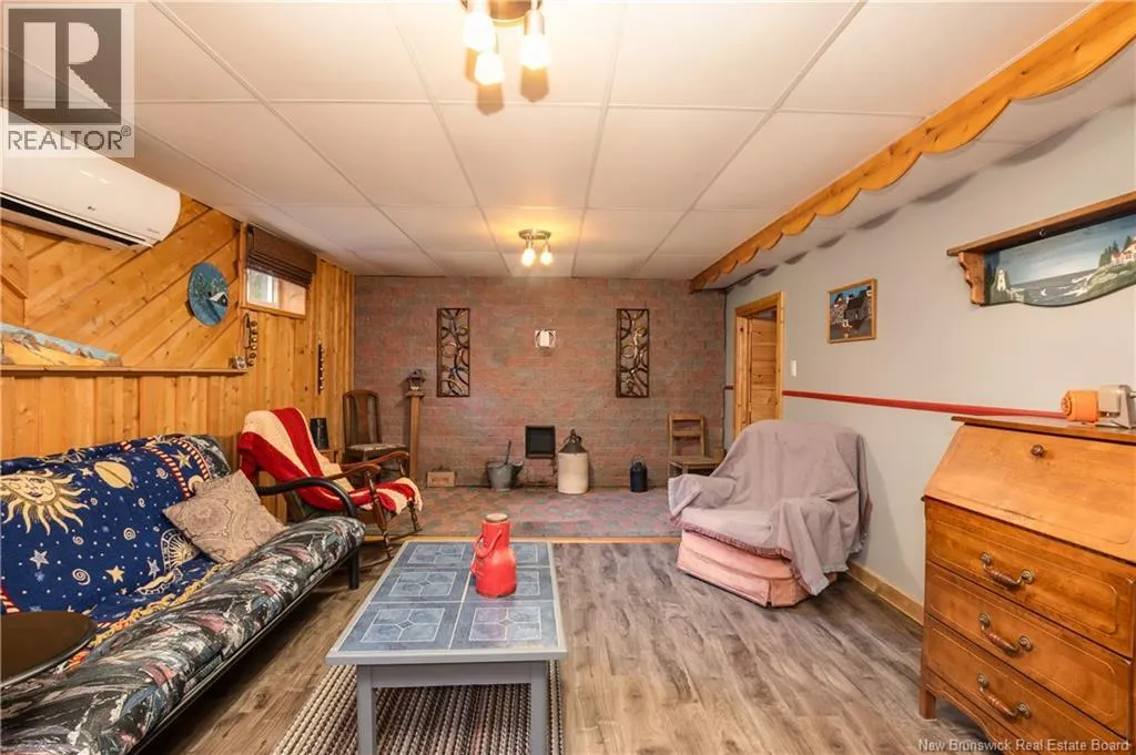 2152 Route 885