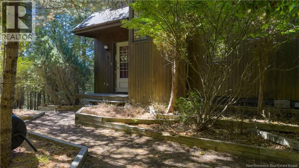7 Ellis Drive