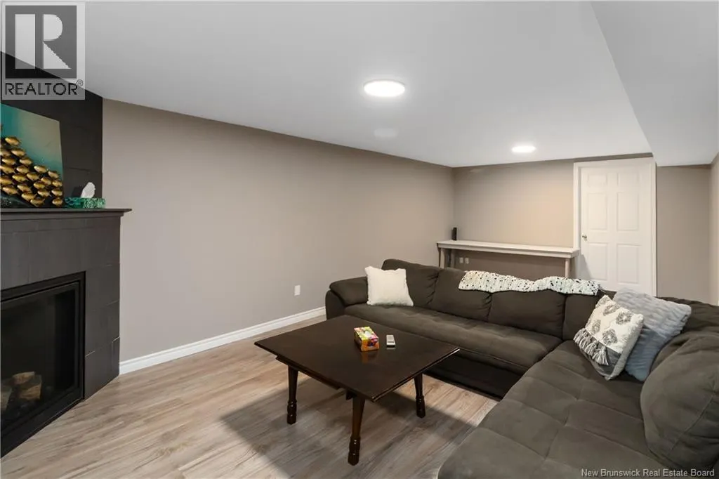 33 Camrose Crescent