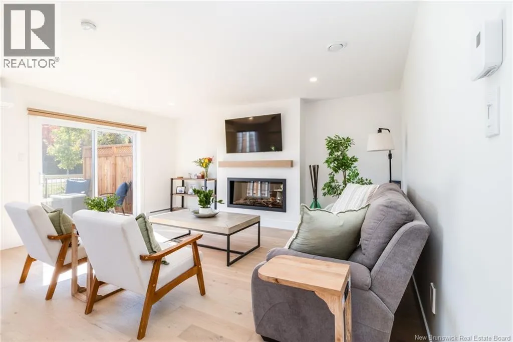 2 Huntingdon Circle
