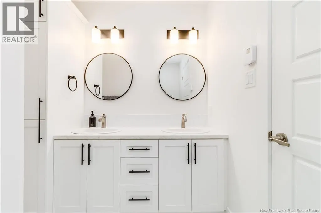 2 Huntingdon Circle