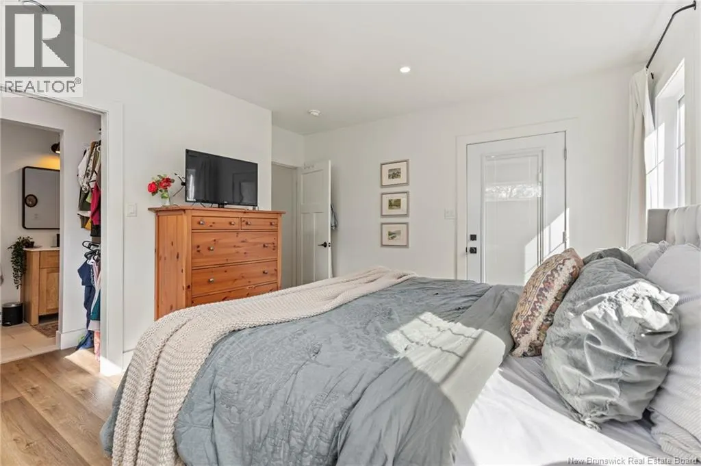 27 Hemlock Street