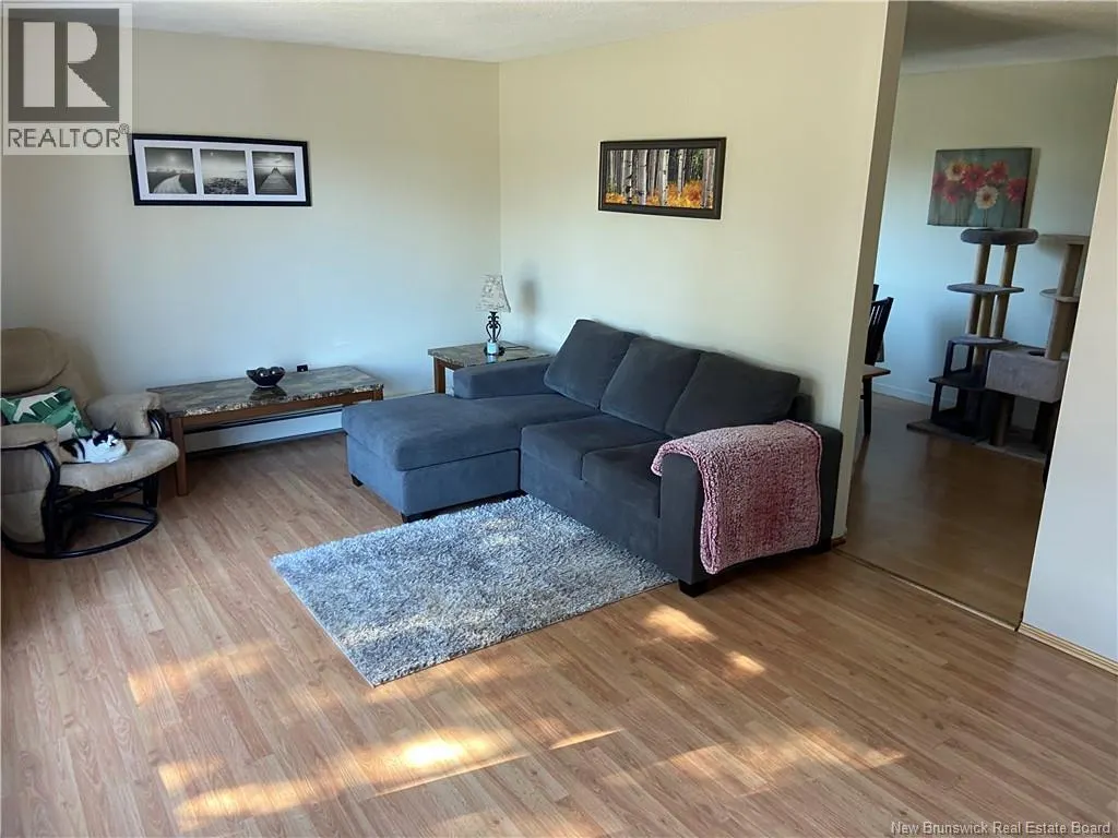 877 Grandview Avenue