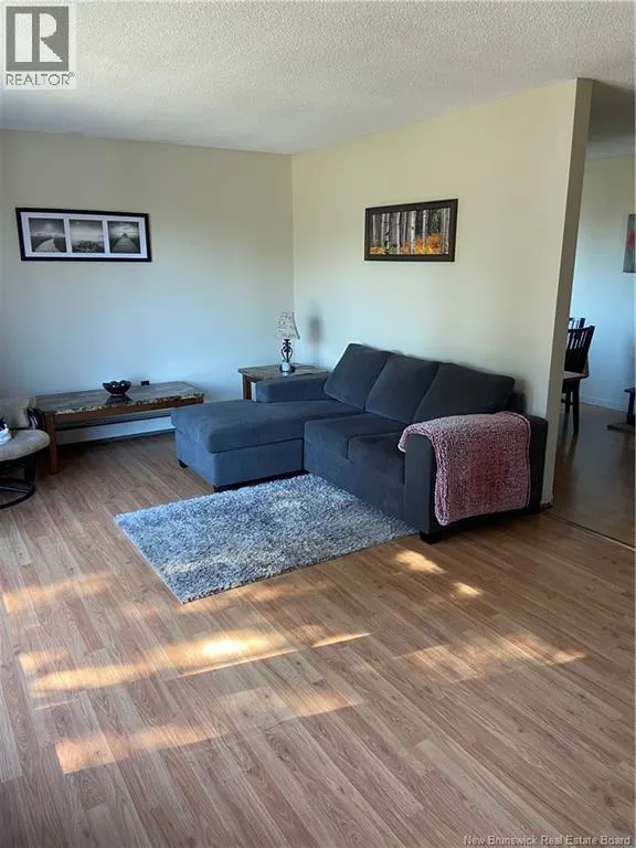 877 Grandview Avenue