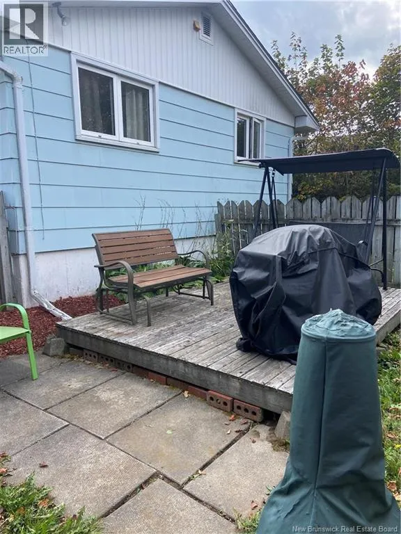 877 Grandview Avenue