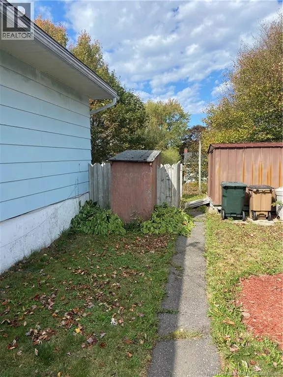 877 Grandview Avenue