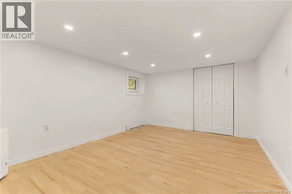 42 Squire St