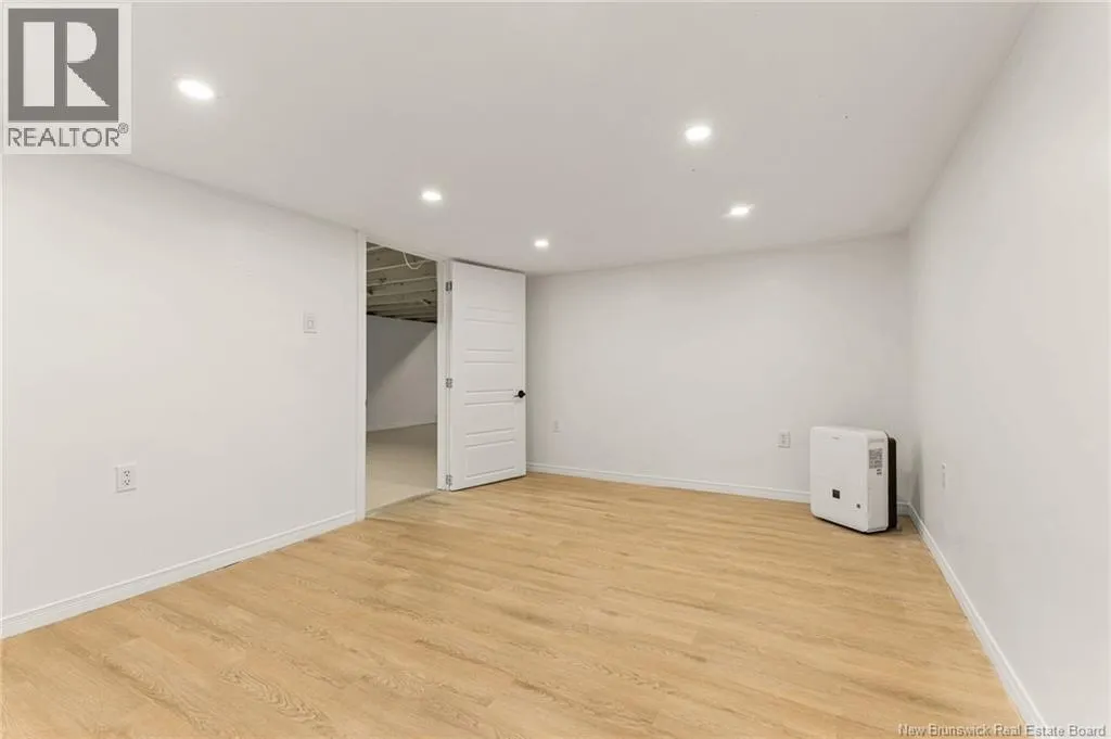 42 Squire St