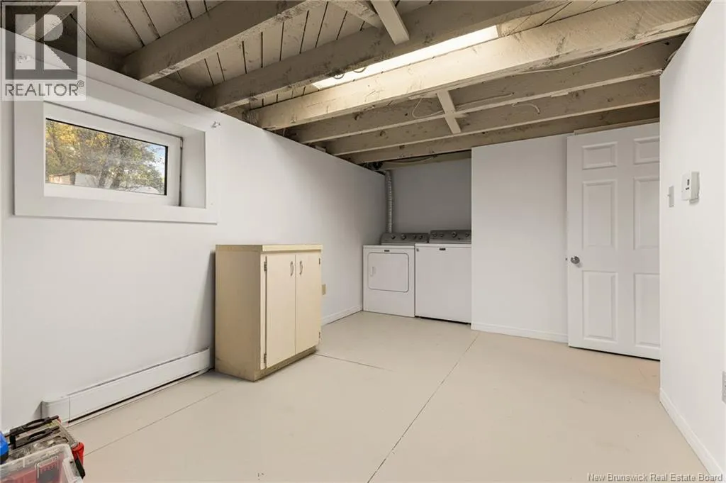 42 Squire St