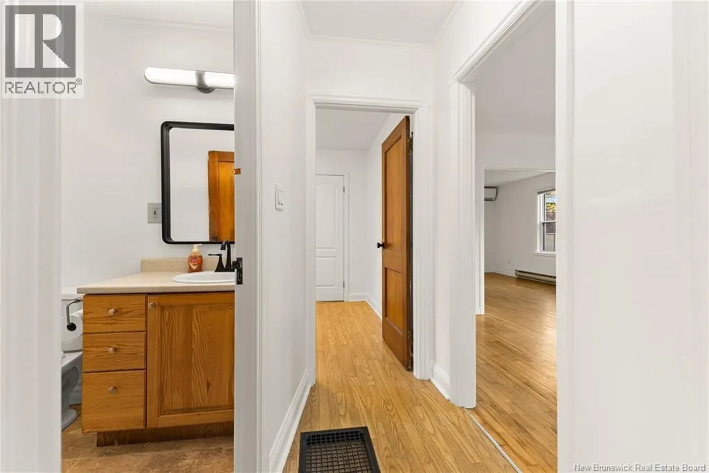 42 Squire St