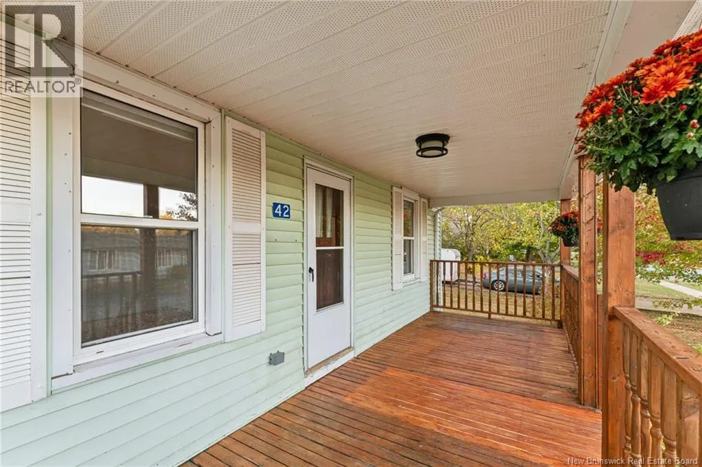 42 Squire St