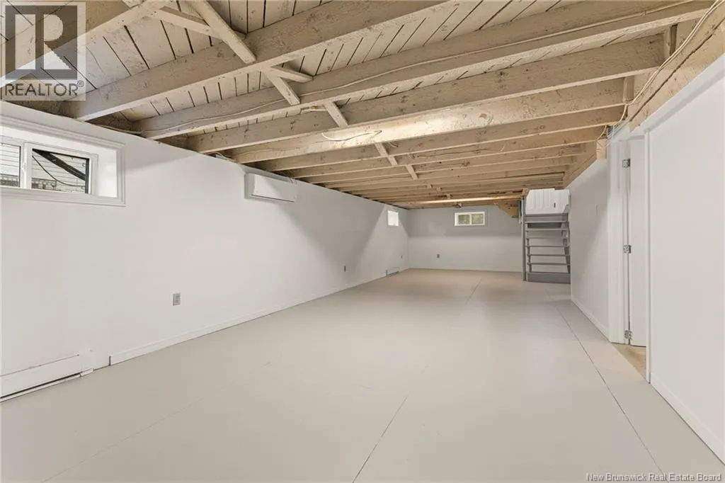 42 Squire St