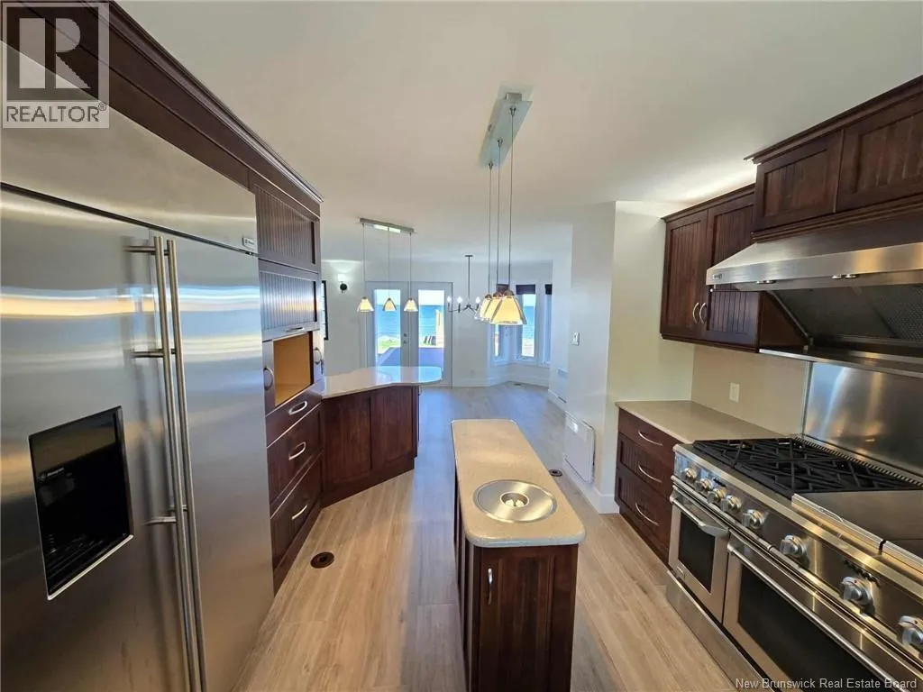 2156 Queen Elizabeth Drive