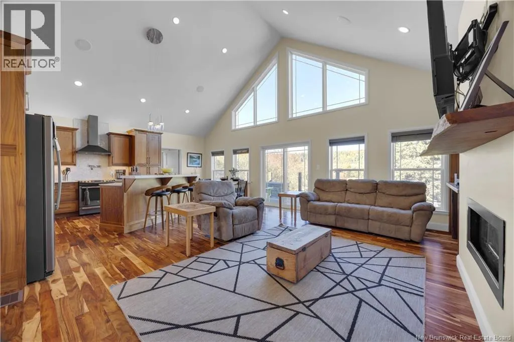 897 Riverview Drive East